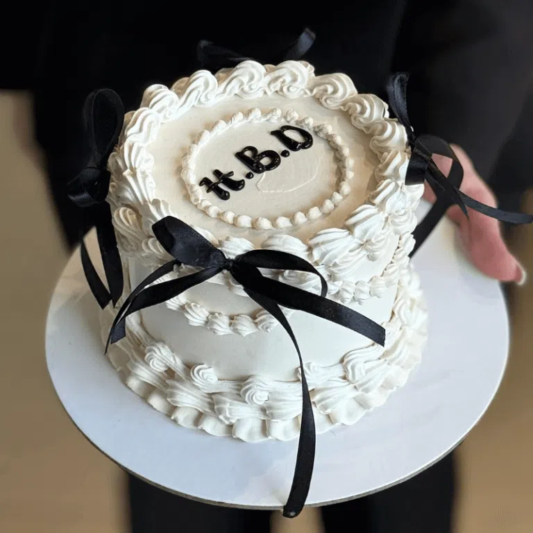 ribbon vintage cake