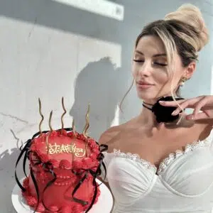 ribbon vintage cake model