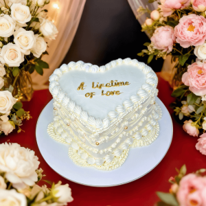 love heart vintage cake