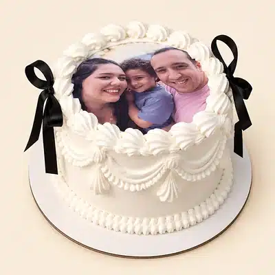 placeholder_family-photo-black-bow-cake