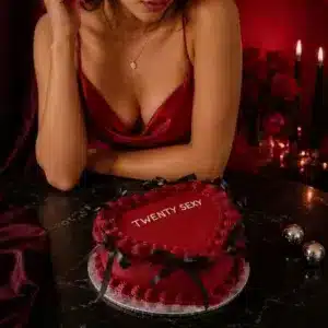 red heart vintage cake
